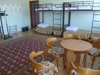 Хостелы Hostel 85 Гродно Спальное место на двухъярусной кровати в общем номере для мужчин-1
