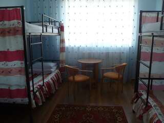 Хостелы Hostel 85 Гродно Спальное место на двухъярусной кровати в общем номере для мужчин и женщин-2